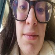 Persona capacitada de enseñar a niños de cualquier edad.